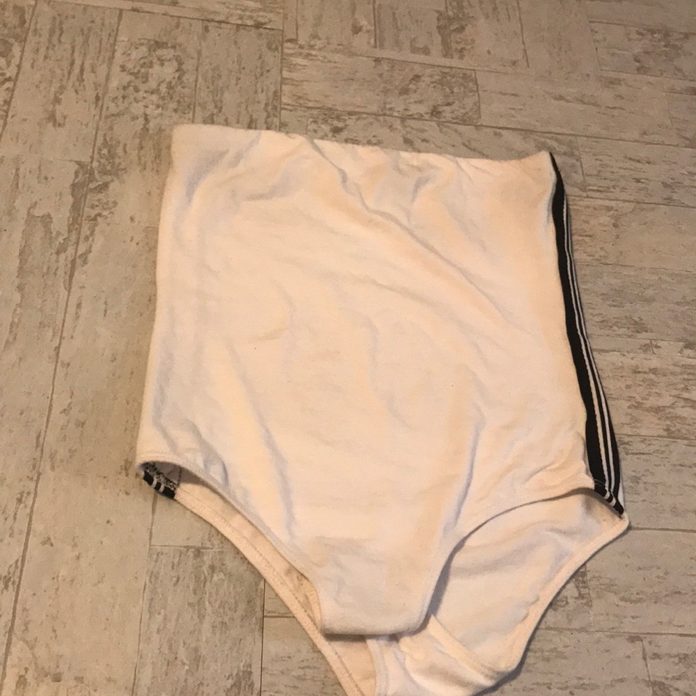 Tube top that button in between your legs